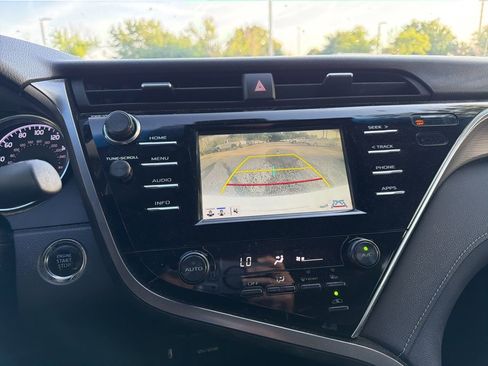 Used 2018 Toyota Camry SE w/ Moonroof Package image 11