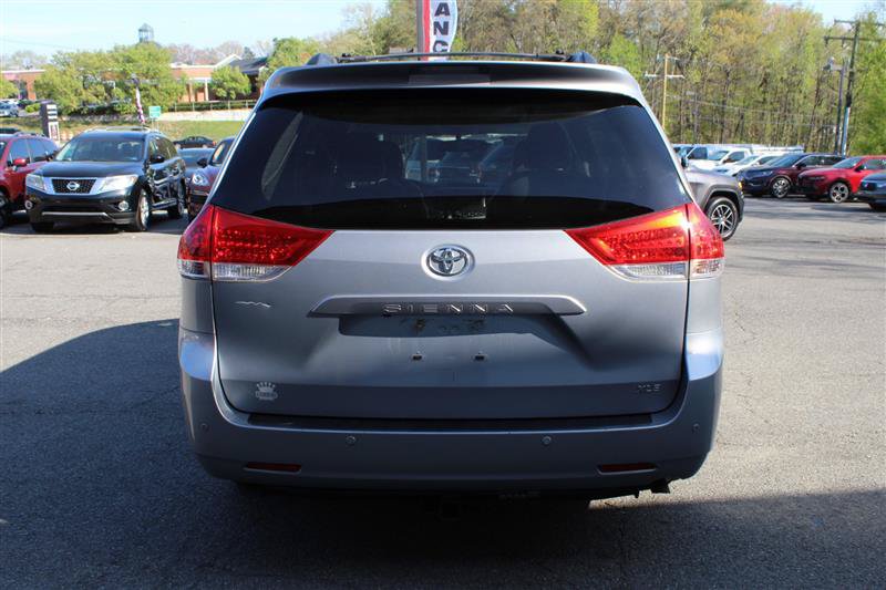 Used 2013 Toyota Sienna XLE w/ Entertainment Pkg FWD image 4