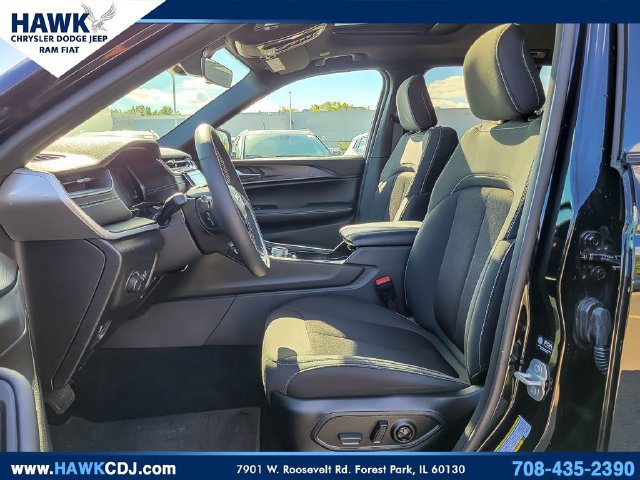 Certified 2025 Jeep Grand Cherokee Laredo X w/ Luxury Tech Group I AWD/4WD image 8