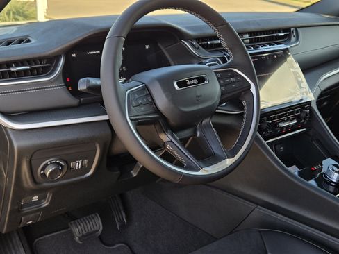 New 2025 Jeep Grand Cherokee L Altitude image 13