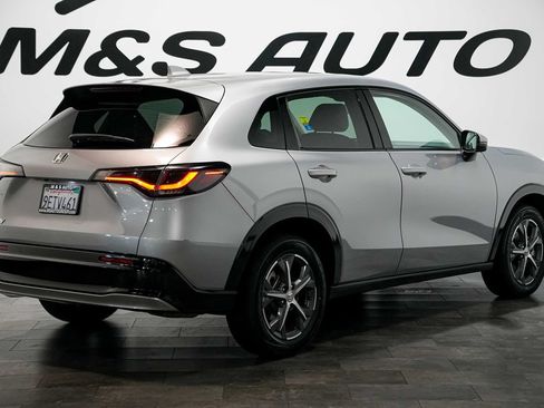 Used 2023 Honda HR-V EX-L image 4