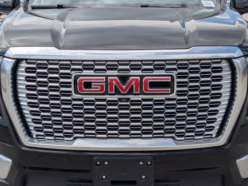 Used 2024 GMC Yukon XL Denali w/ Advanced Technology Package AWD/4WD image 10