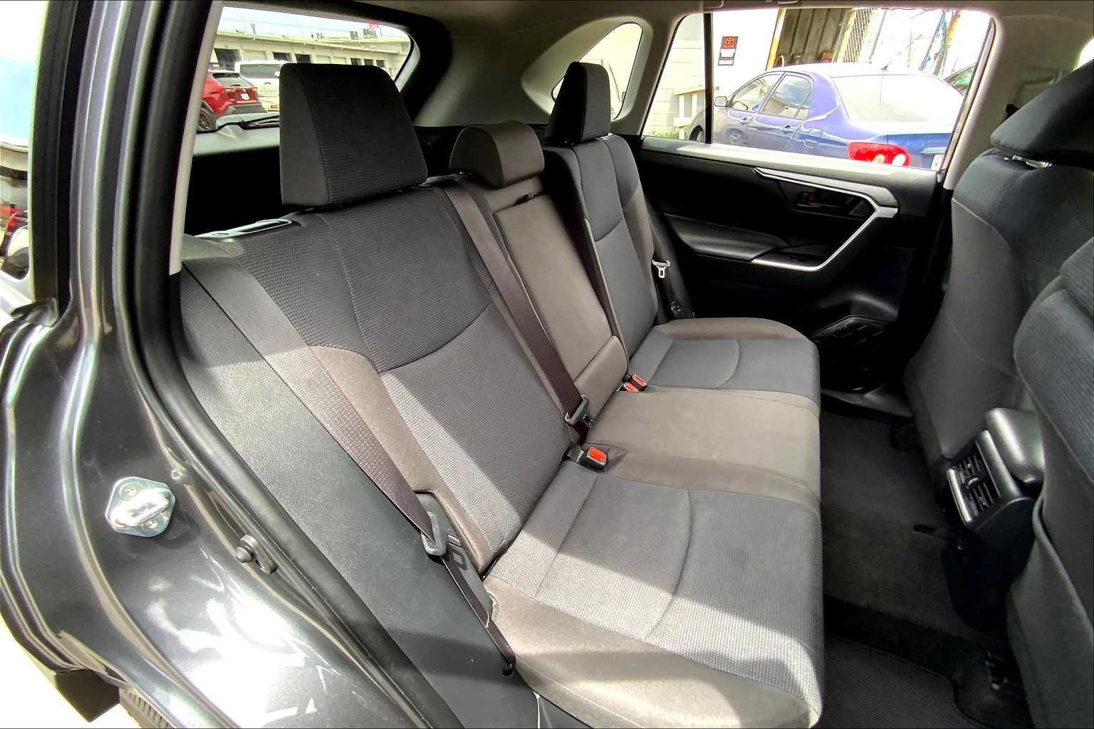 Used 2025 Toyota RAV4 LE AWD/4WD image 19