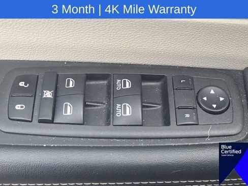 Used 2023 Chrysler Pacifica Touring-L FWD image 28
