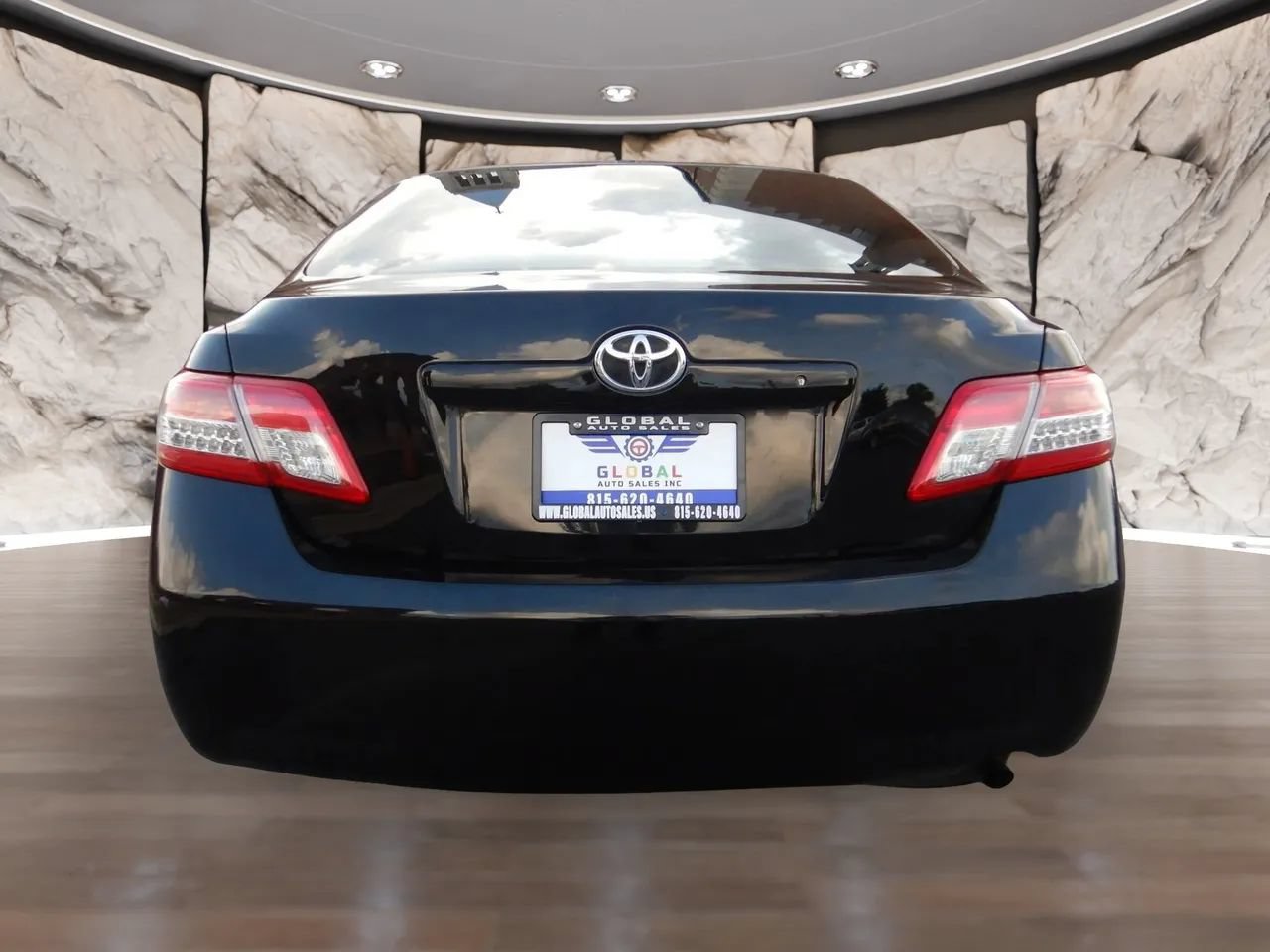 Used 2010 Toyota Camry LE FWD image 7