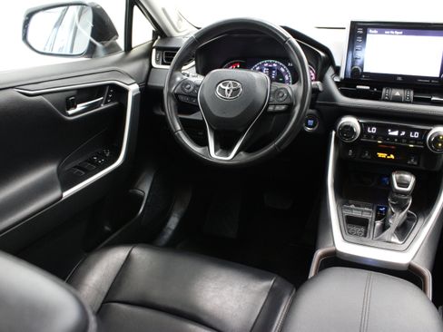 Used 2019 Toyota RAV4 Limited FWD image 34