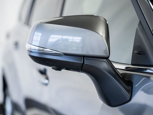 New 2026 Toyota Highlander Platinum image 16