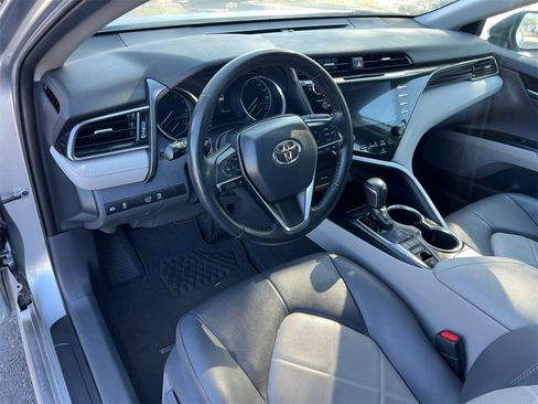 Used 2019 Toyota Camry XLE image 18