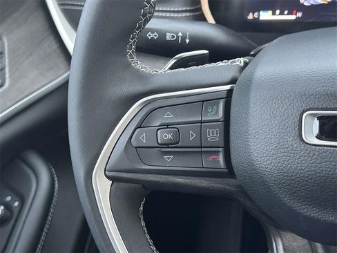 Used 2023 Jeep Grand Cherokee Limited image 22