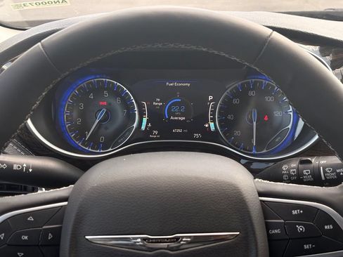 Used 2023 Chrysler Pacifica Limited FWD image 15