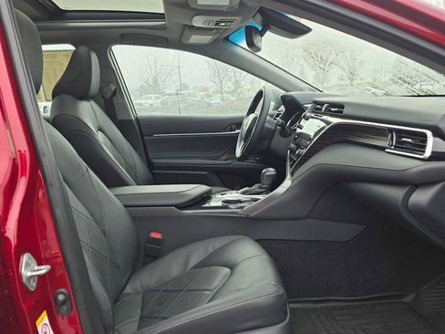 Certified 2018 Toyota Camry XLE image 11