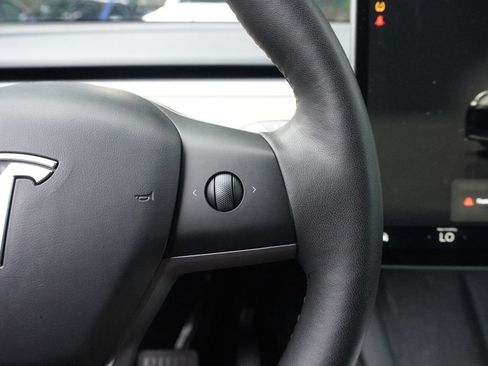 Used 2024 Tesla Model Y Long Range AWD/4WD image 39