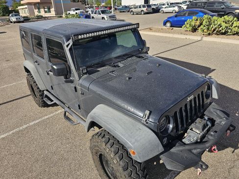 Used 2016 Jeep Wrangler Unlimited Rubicon w/ Connectivity Group AWD/4WD image 21