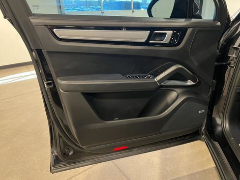 Used 2019 Porsche Cayenne Turbo image 27