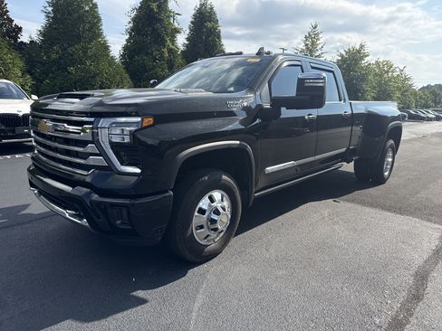Used 2026 Chevrolet Silverado 3500 High Country w/ High Country Premium Package AWD/4WD image 5