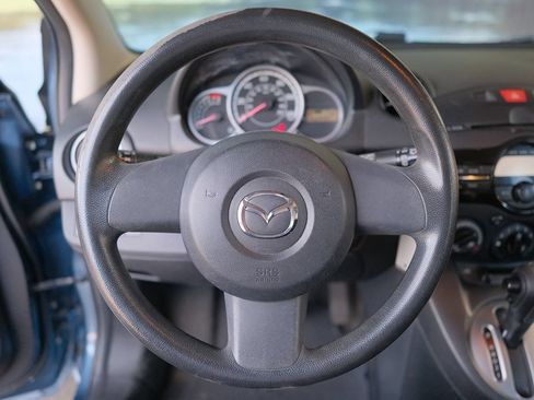 Used 2014 MAZDA MAZDA2 Sport FWD image 13