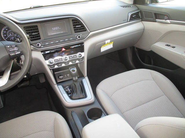Used 2020 Hyundai Elantra SE FWD image 18