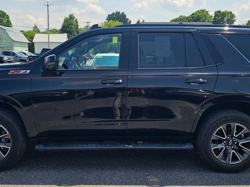 Used 2022 Chevrolet Tahoe Z71 w/ Luxury Package AWD/4WD image 6