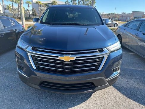 Used 2023 Chevrolet Traverse LT image 2