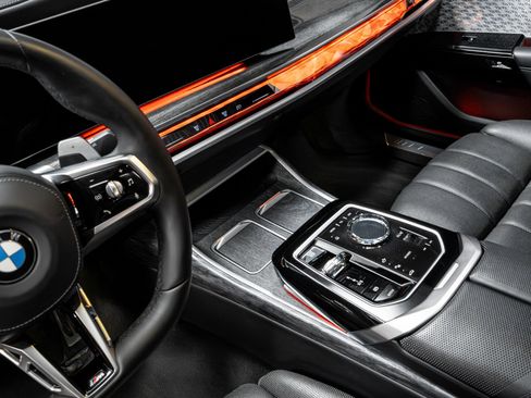 Used 2023 BMW 760i xDrive image 61