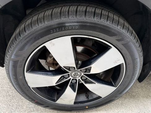 Used 2019 Volvo XC40 T5 Momentum image 28