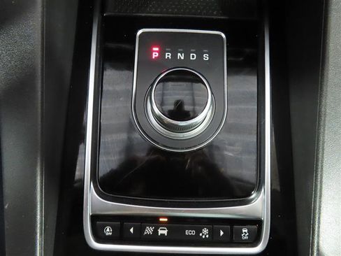 Used 2020 Jaguar F-PACE Premium image 30