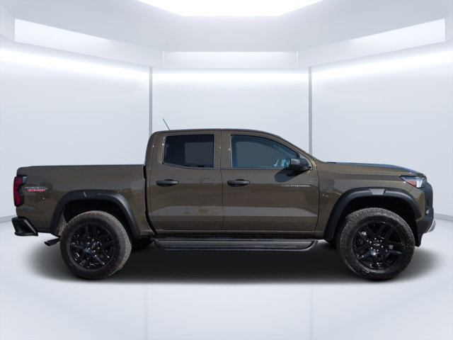 Used 2024 Chevrolet Colorado Trail Boss w/ Advanced Trailering Package AWD/4WD image 2