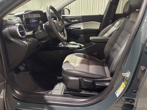 Used 2025 Chevrolet Trax LT w/ Driver Confidence Package image 15