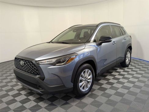 Certified 2025 Toyota Corolla Cross LE image 1