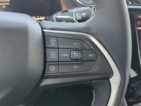 Used 2025 Jeep Grand Cherokee Laredo X w/ Luxury Tech Group I RWD image 22