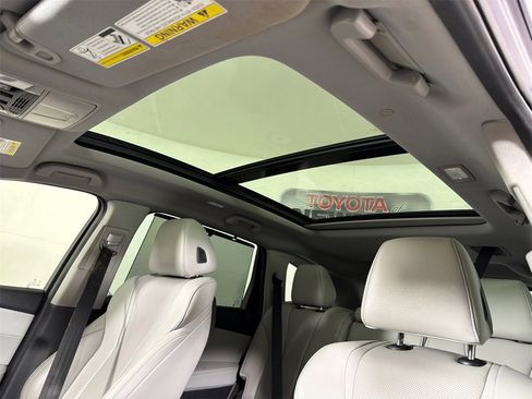 Used 2022 Acura MDX FWD w/ Technology Package image 2