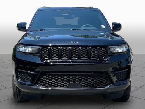 Used 2024 Jeep Grand Cherokee Altitude AWD/4WD image 4