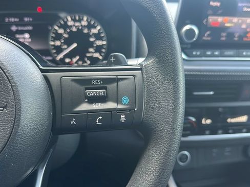 Used 2023 Nissan Rogue SV FWD image 25