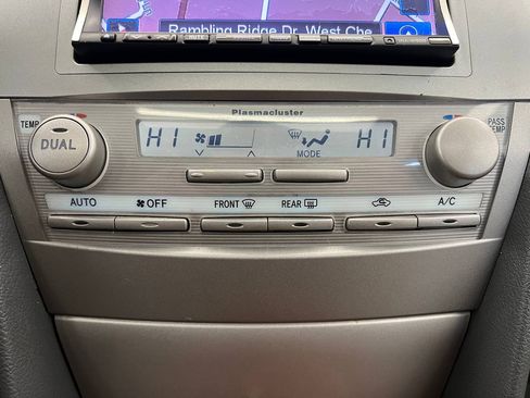 Used 2011 Toyota Camry XLE image 19