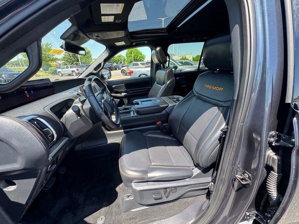 Used 2025 Ford Expedition Tremor AWD/4WD image 10