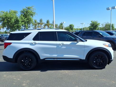 Certified 2022 Ford Explorer Limited w/ Equipment Group 301A AWD/4WD image 3