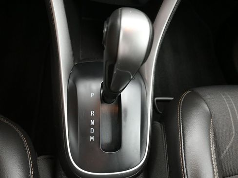 Used 2022 Chevrolet Trax LT w/ LT Convenience Package image 16