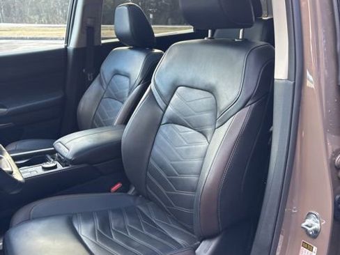 Used 2024 Nissan Pathfinder Platinum image 14