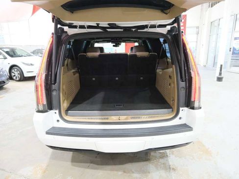 Used 2020 Cadillac Escalade ESV Platinum AWD/4WD image 10