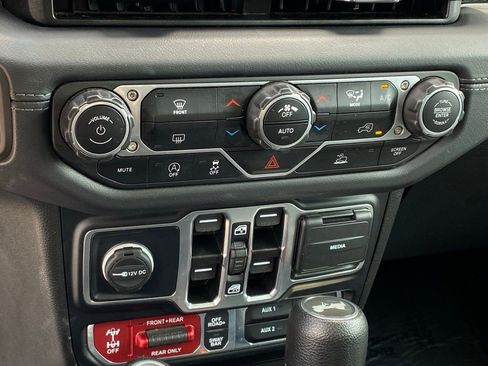 Used 2024 Jeep Wrangler Unlimited Rubicon AWD/4WD image 18