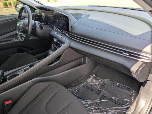 Used 2023 Hyundai Elantra SEL w/ Convenience Package FWD image 12