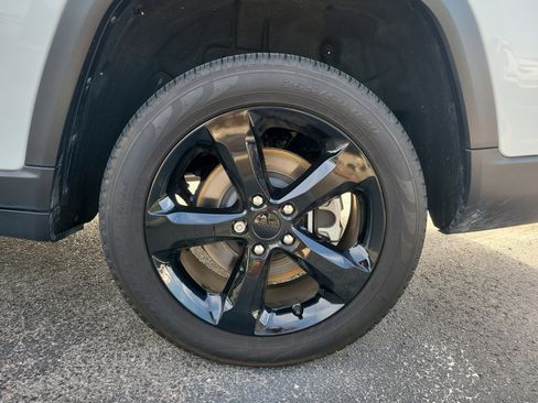 Used 2025 Jeep Grand Cherokee L Limited w/ Luxury Tech Group II RWD image 8