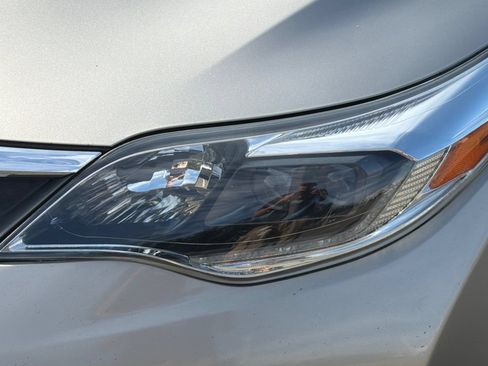Used 2016 Toyota Avalon Limited FWD image 52