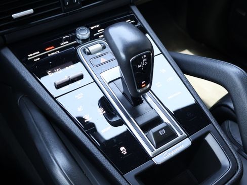 Certified 2023 Porsche Cayenne AWD/4WD image 21