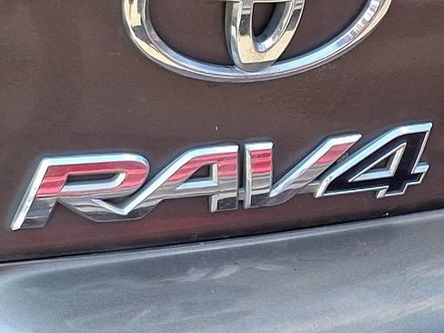 Used 2011 Toyota RAV4 Limited w/ Limited Extra Value Pkg AWD/4WD image 10