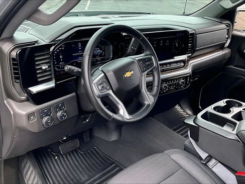 Used 2024 Chevrolet Silverado 1500 LT AWD/4WD image 8