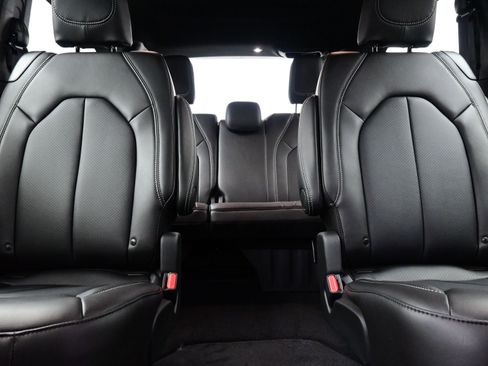 New 2026 Chrysler Pacifica Select image 10