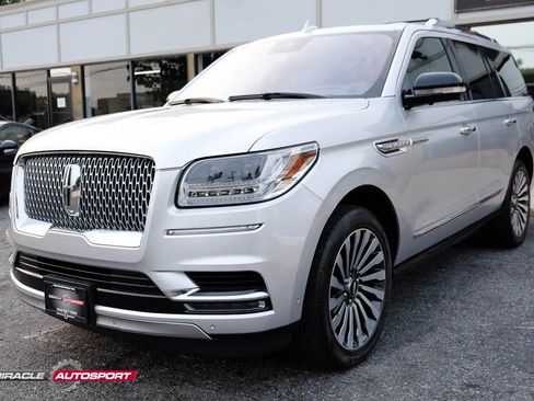 Used 2018 Lincoln Navigator Reserve w/ Technology Package AWD/4WD image 3