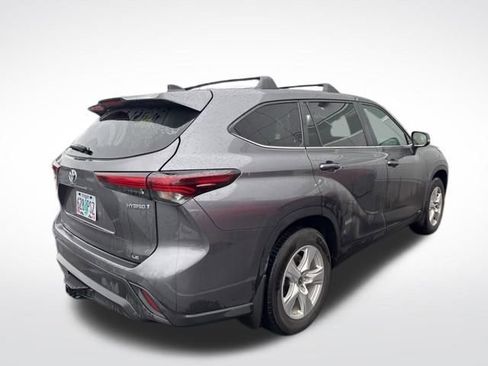 Used 2024 Toyota Highlander LE image 9