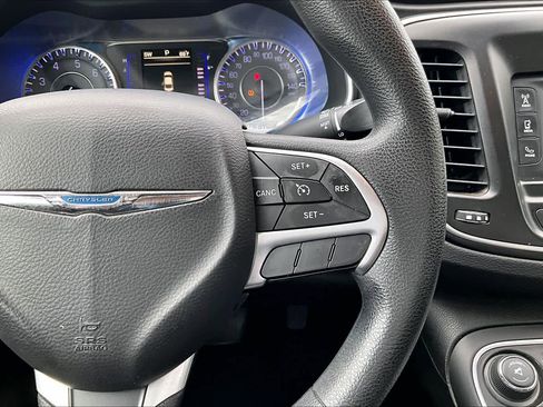 Used 2016 Chrysler 200 Limited image 19